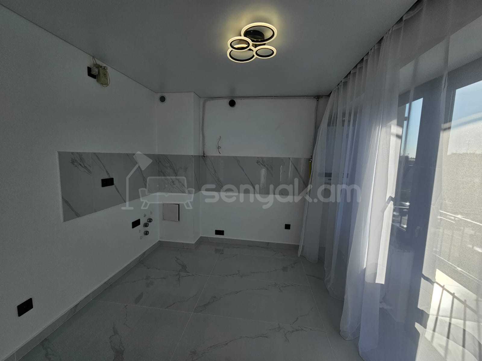 3 Սենյականոց Բնակարան Քարե Շենքում, 78քմ, 3/4 հարկ, Նորմալ Վիճակում