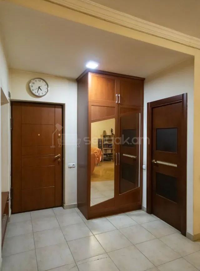 3 Սենյականոց Բնակարան Քարե Շենքում, 74քմ, 3/4 հարկ, Կապիտալ Վերանորոգված