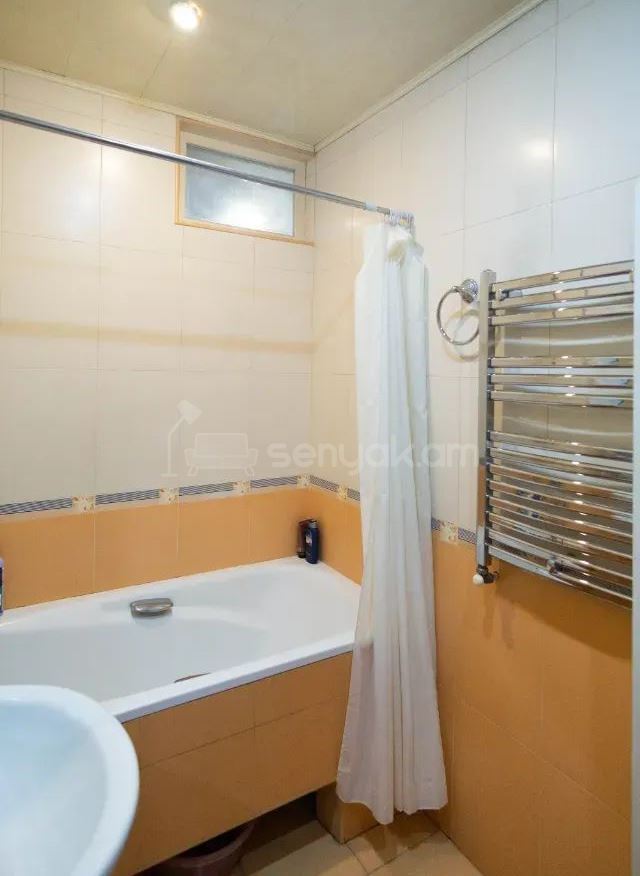 3 Սենյականոց Բնակարան Քարե Շենքում, 74քմ, 3/4 հարկ, Կապիտալ Վերանորոգված