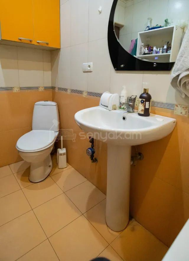 3 Սենյականոց Բնակարան Քարե Շենքում, 74քմ, 3/4 հարկ, Կապիտալ Վերանորոգված