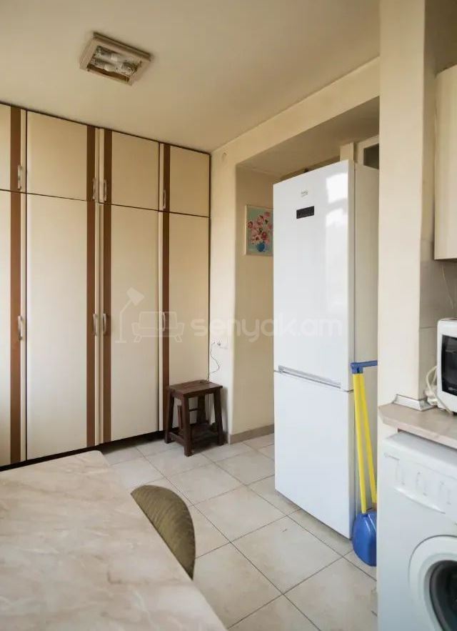 3 Սենյականոց Բնակարան Քարե Շենքում, 74քմ, 3/4 հարկ, Կապիտալ Վերանորոգված