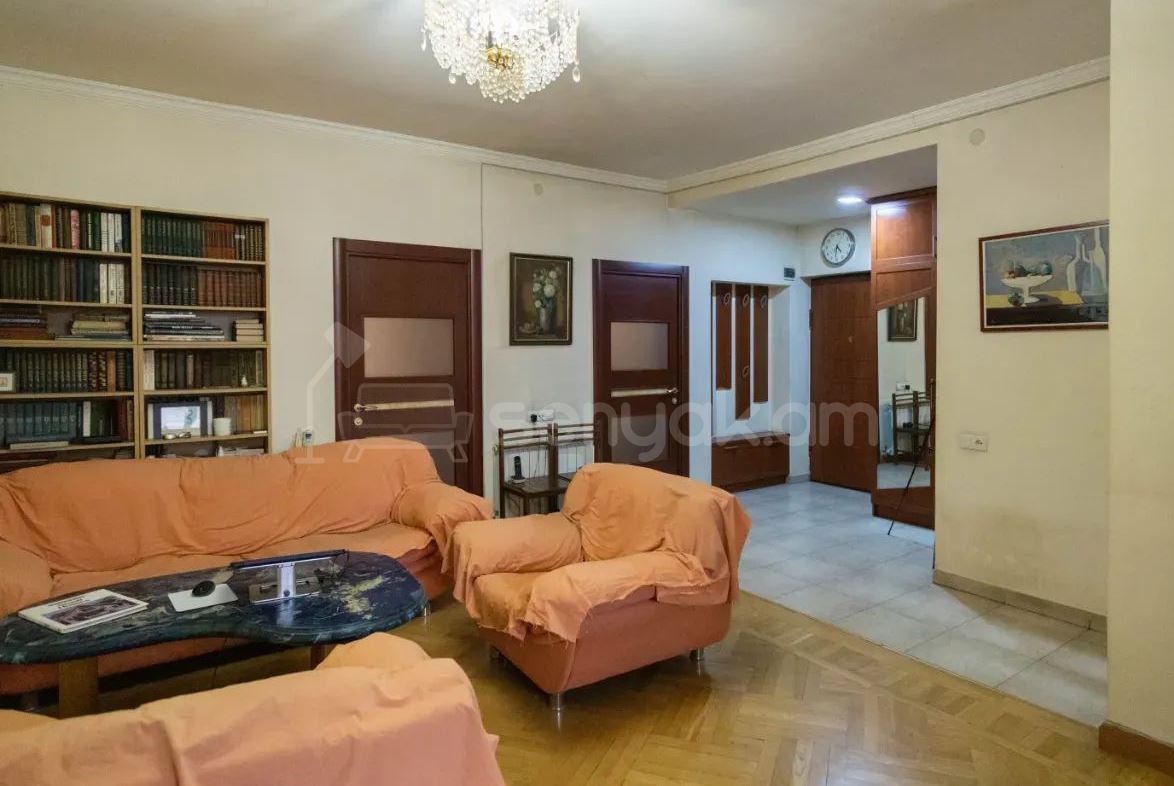 3 Սենյականոց Բնակարան Քարե Շենքում, 74քմ, 3/4 հարկ, Կապիտալ Վերանորոգված