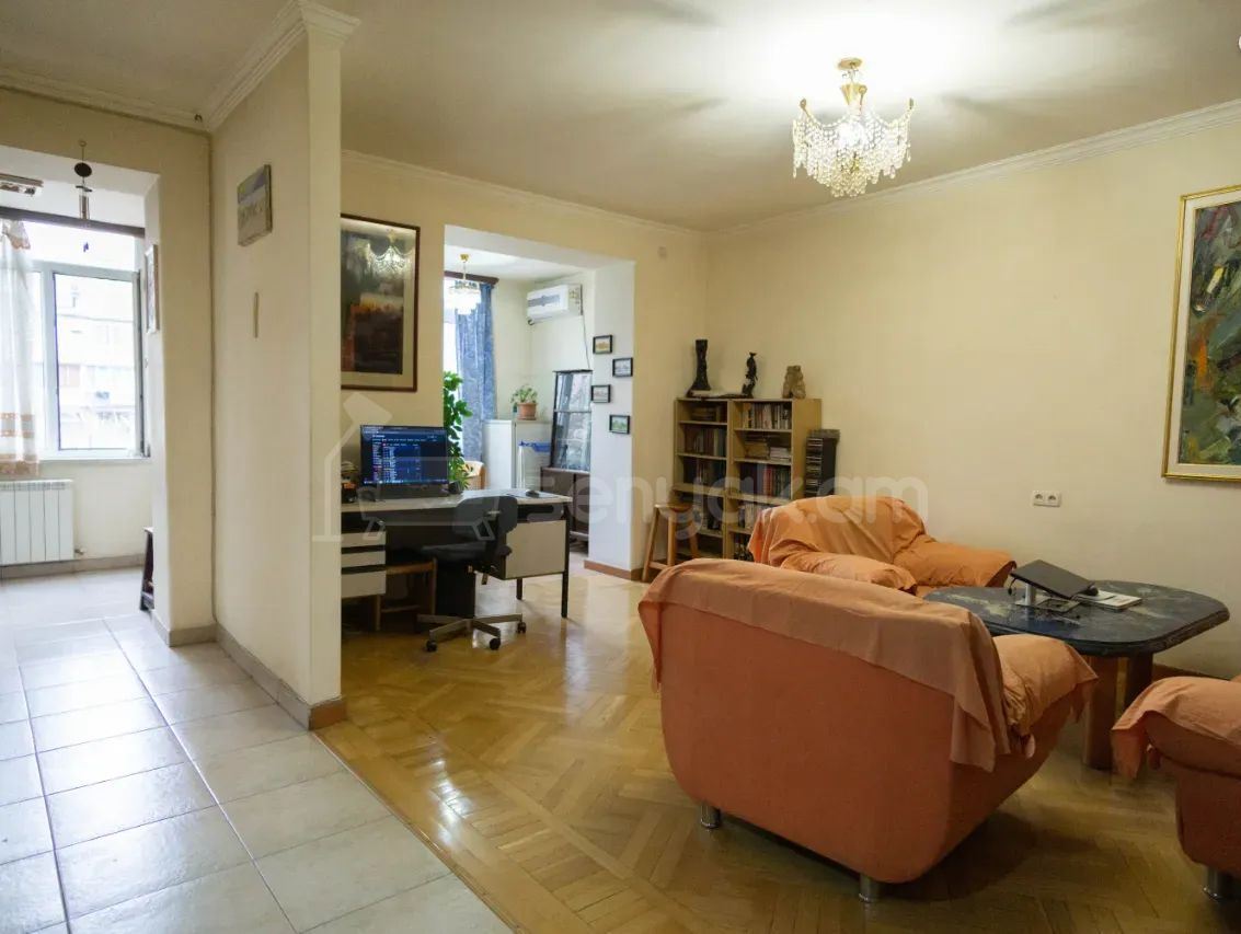 3 Սենյականոց Բնակարան Քարե Շենքում, 74քմ, 3/4 հարկ, Կապիտալ Վերանորոգված