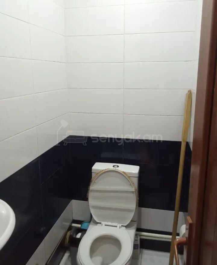 3 Սենյականոց Բնակարան Քարե Շենքում, 65քմ, 1/3 հարկ, Կապիտալ Վերանորոգված
