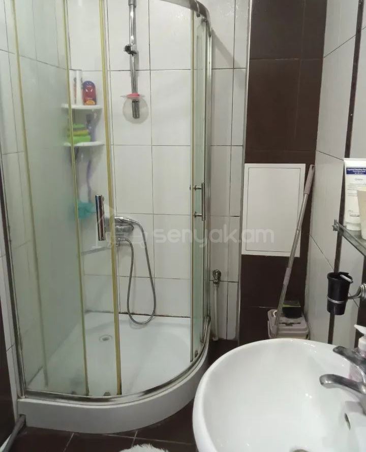 3 Սենյականոց Բնակարան Քարե Շենքում, 65քմ, 1/3 հարկ, Կապիտալ Վերանորոգված