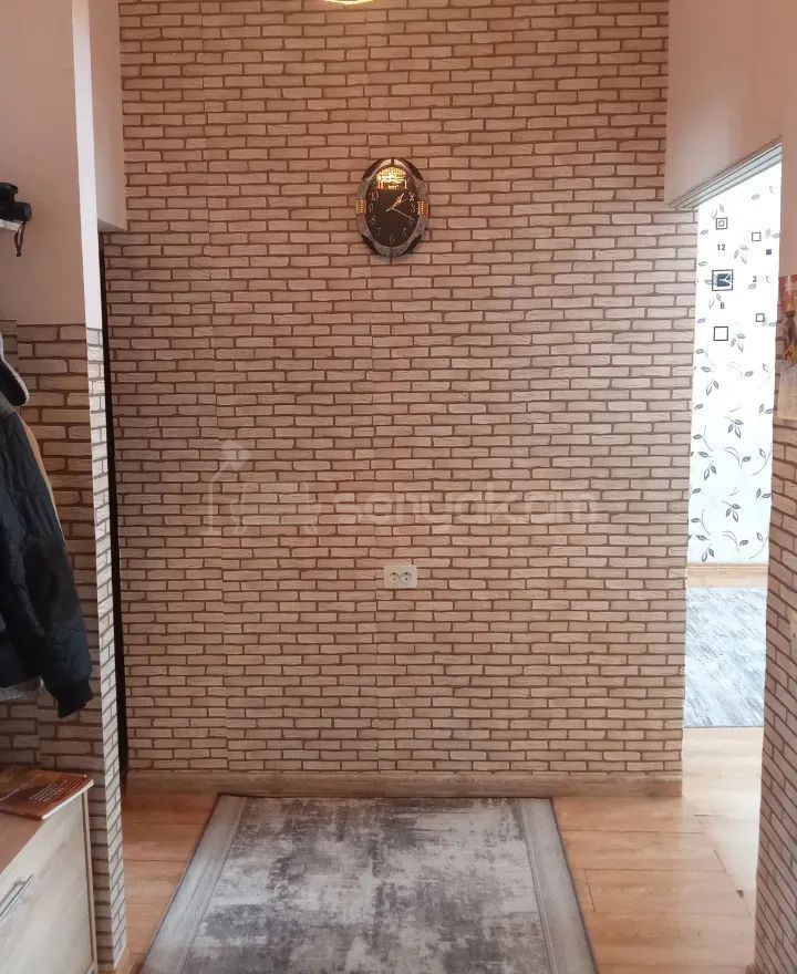 3 Սենյականոց Բնակարան Քարե Շենքում, 65քմ, 1/3 հարկ, Կապիտալ Վերանորոգված