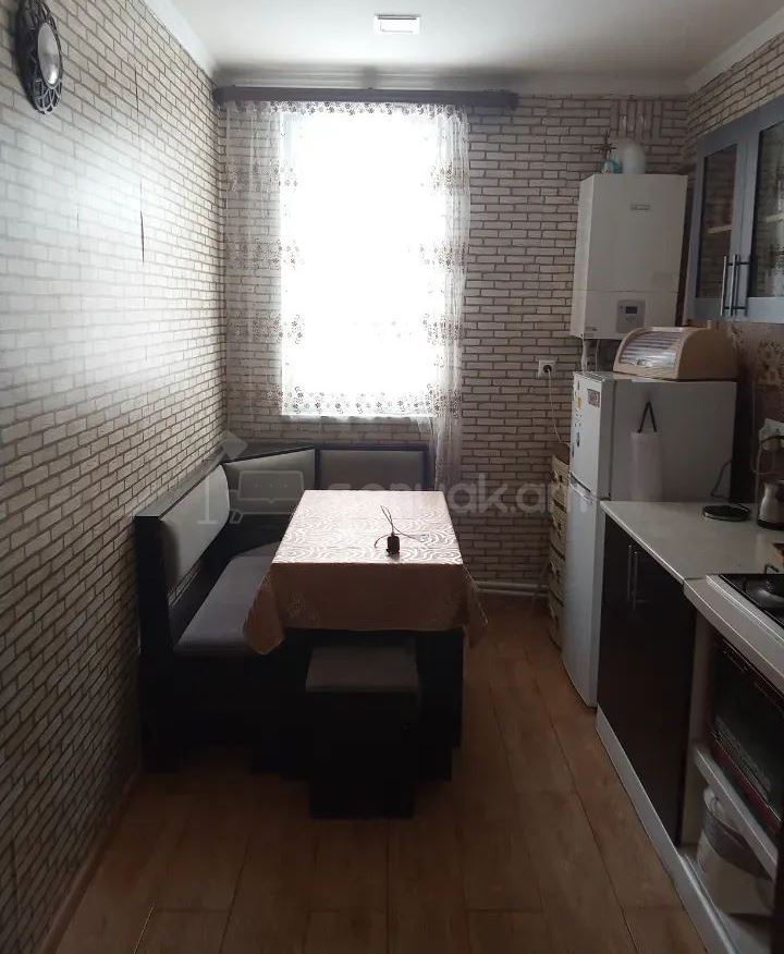 3 Սենյականոց Բնակարան Քարե Շենքում, 65քմ, 1/3 հարկ, Կապիտալ Վերանորոգված