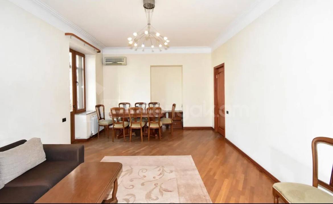 3 Սենյականոց Բնակարան Քարե Շենքում, 107քմ, 3/5 հարկ, Կապիտալ Վերանորոգված