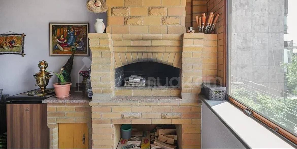 4 Սենյականոց Բնակարան Քարե Շենքում, 138քմ, 4/5 հարկ, Դիզայներական Վերանորոգված