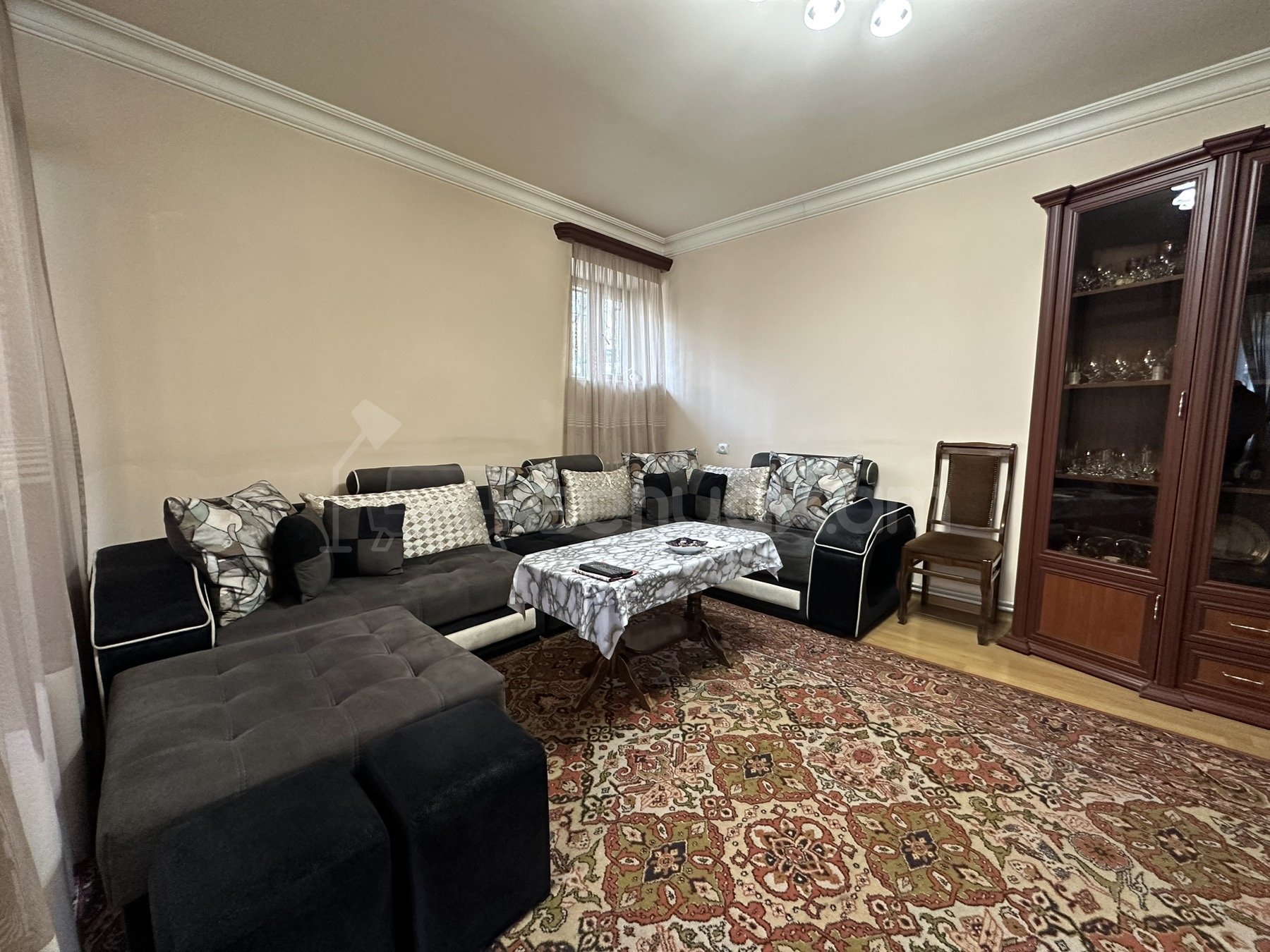 2 Սենյականոց Բնակարան Քարե Շենքում, 60քմ, 1/5 հարկ, Նորմալ Վիճակում