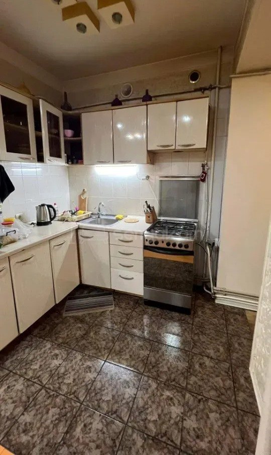 2 Սենյականոց Բնակարան Քարե Շենքում, 44քմ, 4/5 հարկ, Նորմալ Վիճակում