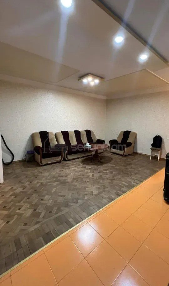 2 Սենյականոց Բնակարան Քարե Շենքում, 44քմ, 4/5 հարկ, Նորմալ Վիճակում