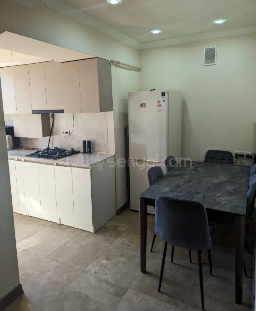 2 Սենյականոց Բնակարան Քարե Շենքում, 51քմ, 3/4 հարկ, Կապիտալ Վերանորոգված
