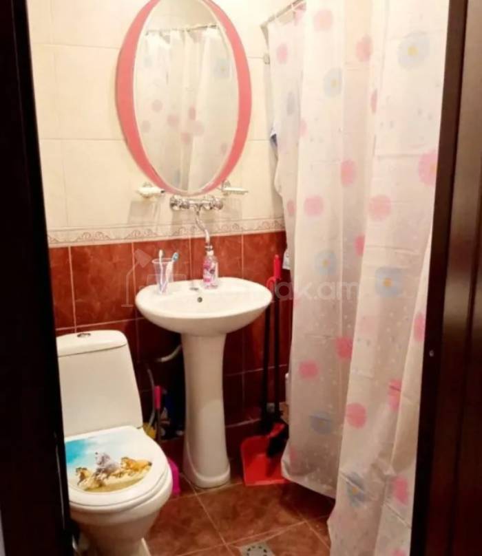 2 Սենյականոց Բնակարան Քարե Շենքում, 72քմ, 5/5 հարկ, Դիզայներական Վերանորոգված, Կահավորված