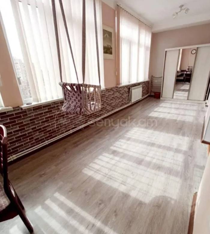 2 Սենյականոց Բնակարան Քարե Շենքում, 72քմ, 5/5 հարկ, Դիզայներական Վերանորոգված, Կահավորված