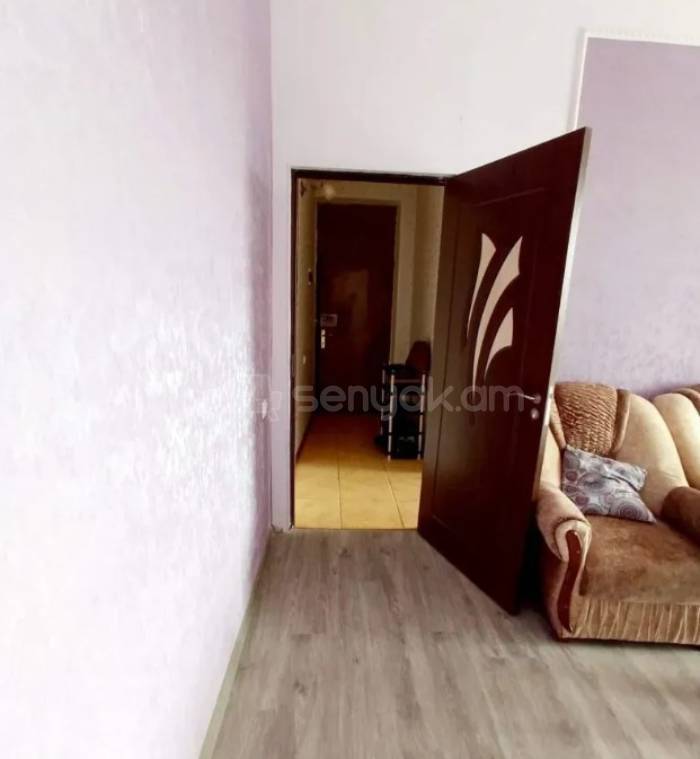 2 Սենյականոց Բնակարան Քարե Շենքում, 72քմ, 5/5 հարկ, Դիզայներական Վերանորոգված, Կահավորված