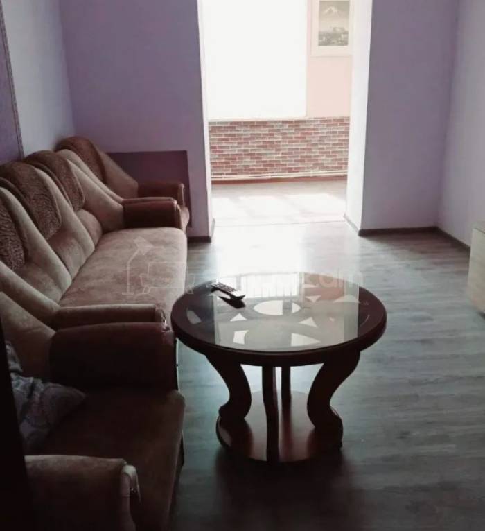 2 Սենյականոց Բնակարան Քարե Շենքում, 72քմ, 5/5 հարկ, Դիզայներական Վերանորոգված, Կահավորված