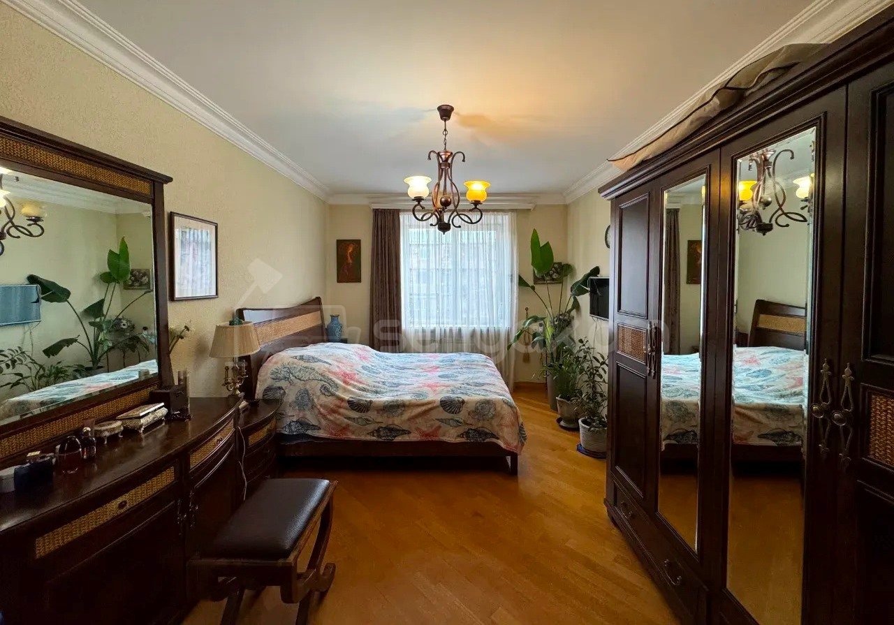 3 Սենյականոց Բնակարան Քարե Շենքում, 73քմ, 4/5 հարկ, Կապիտալ Վերանորոգված