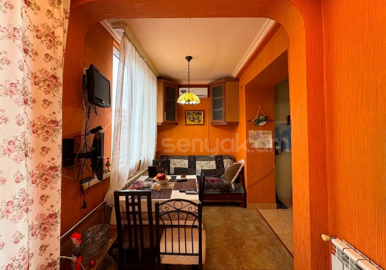 3 Սենյականոց Բնակարան Քարե Շենքում, 73քմ, 4/5 հարկ, Կապիտալ Վերանորոգված