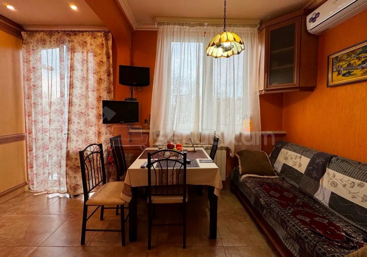 3 Սենյականոց Բնակարան Քարե Շենքում, 73քմ, 4/5 հարկ, Կապիտալ Վերանորոգված