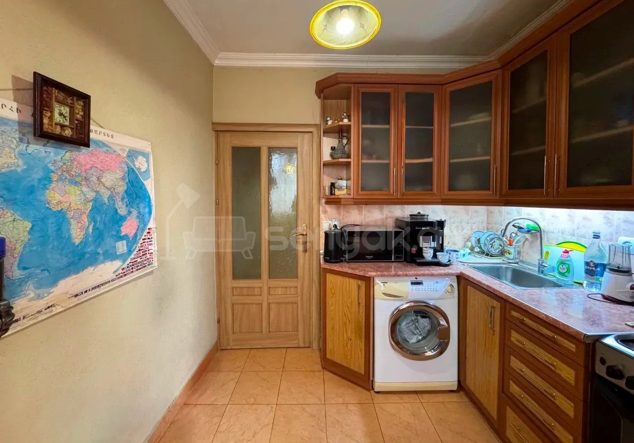 3 Սենյականոց Բնակարան Քարե Շենքում, 73քմ, 4/5 հարկ, Կապիտալ Վերանորոգված