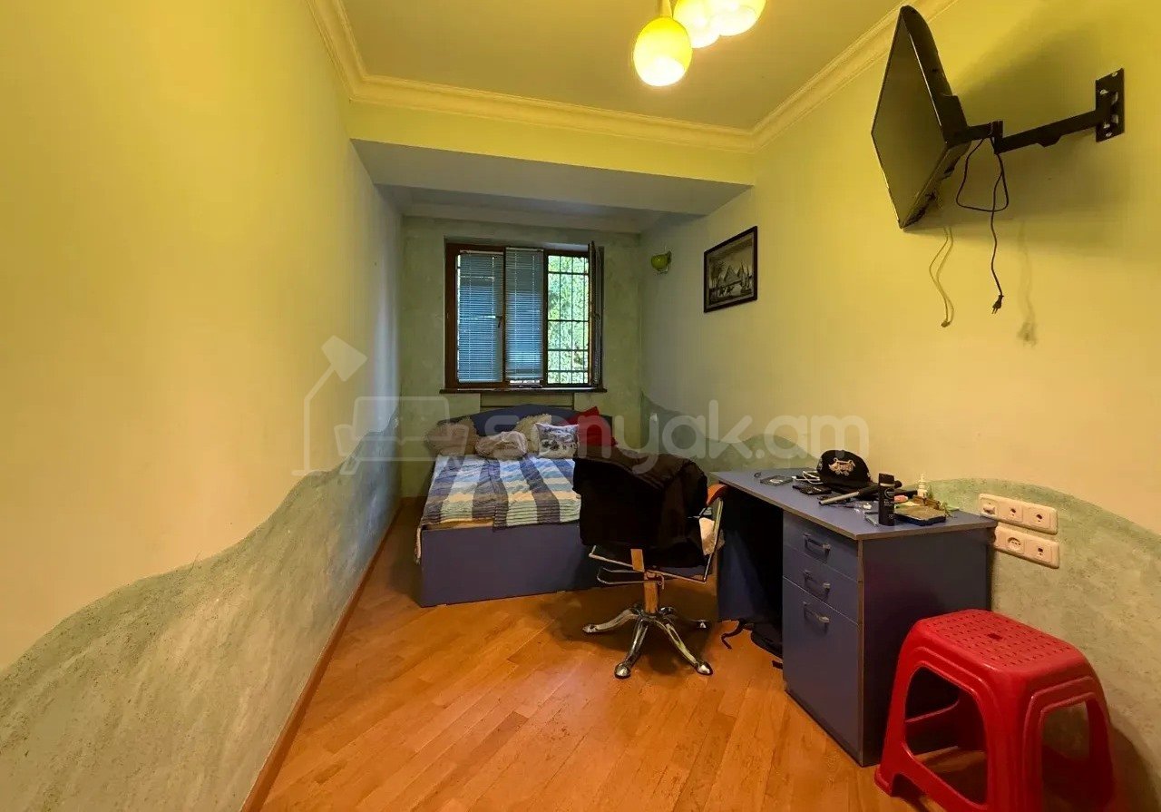 4 Սենյականոց Բնակարան Քարե Շենքում, 157քմ, 2/5 հարկ, Կապիտալ Վերանորոգված
