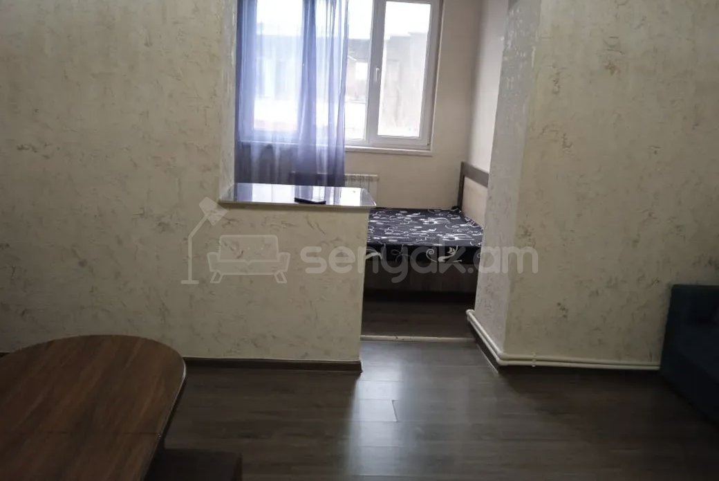 1 Սենյականոց Բնակարան Քարե Շենքում, 45քմ, 3/5 հարկ, Կապիտալ Վերանորոգված, Կահավորված, Արևկող