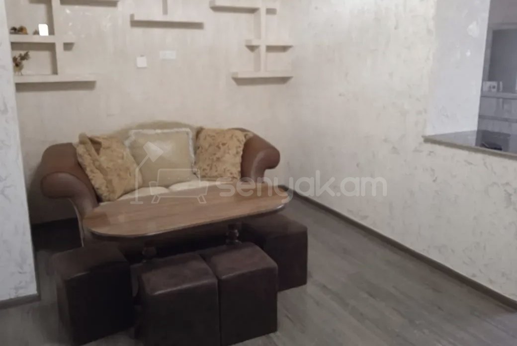 1 Սենյականոց Բնակարան Քարե Շենքում, 45քմ, 3/5 հարկ, Կապիտալ Վերանորոգված, Կահավորված, Արևկող