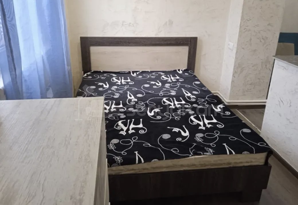 1 Սենյականոց Բնակարան Քարե Շենքում, 45քմ, 3/5 հարկ, Կապիտալ Վերանորոգված, Կահավորված, Արևկող