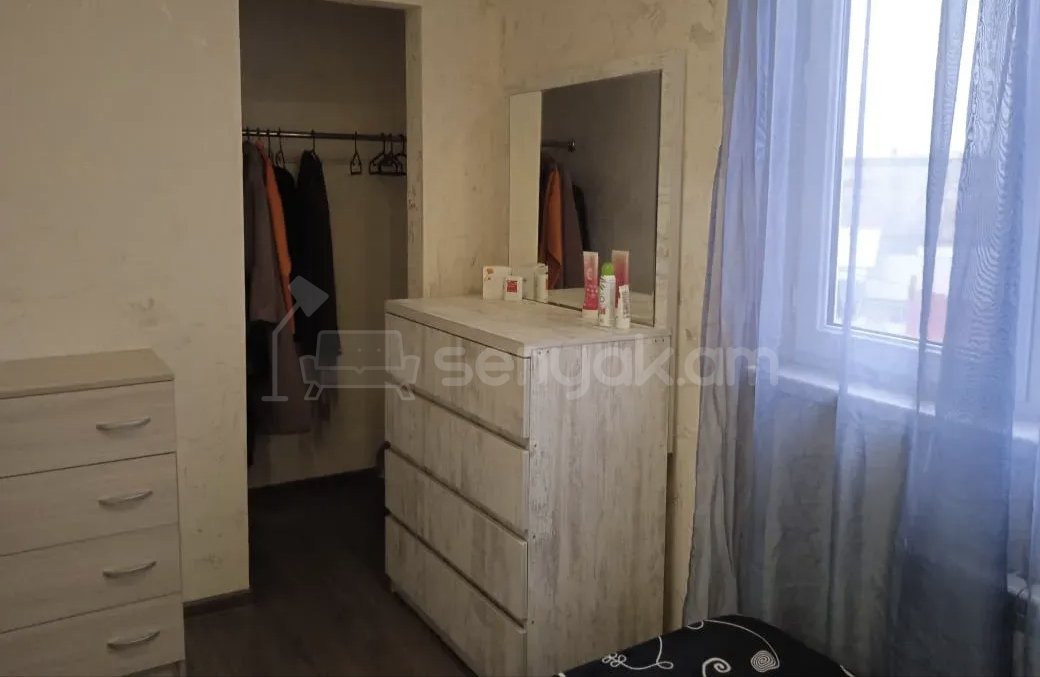 1 Սենյականոց Բնակարան Քարե Շենքում, 45քմ, 3/5 հարկ, Կապիտալ Վերանորոգված, Կահավորված, Արևկող