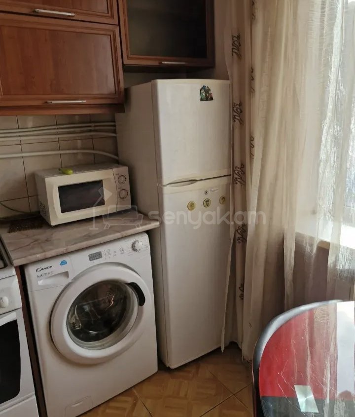 1 Սենյականոց Բնակարան Քարե Շենքում, 46քմ, 2/4 հարկ, Կապիտալ Վերանորոգված, Կահավորված
