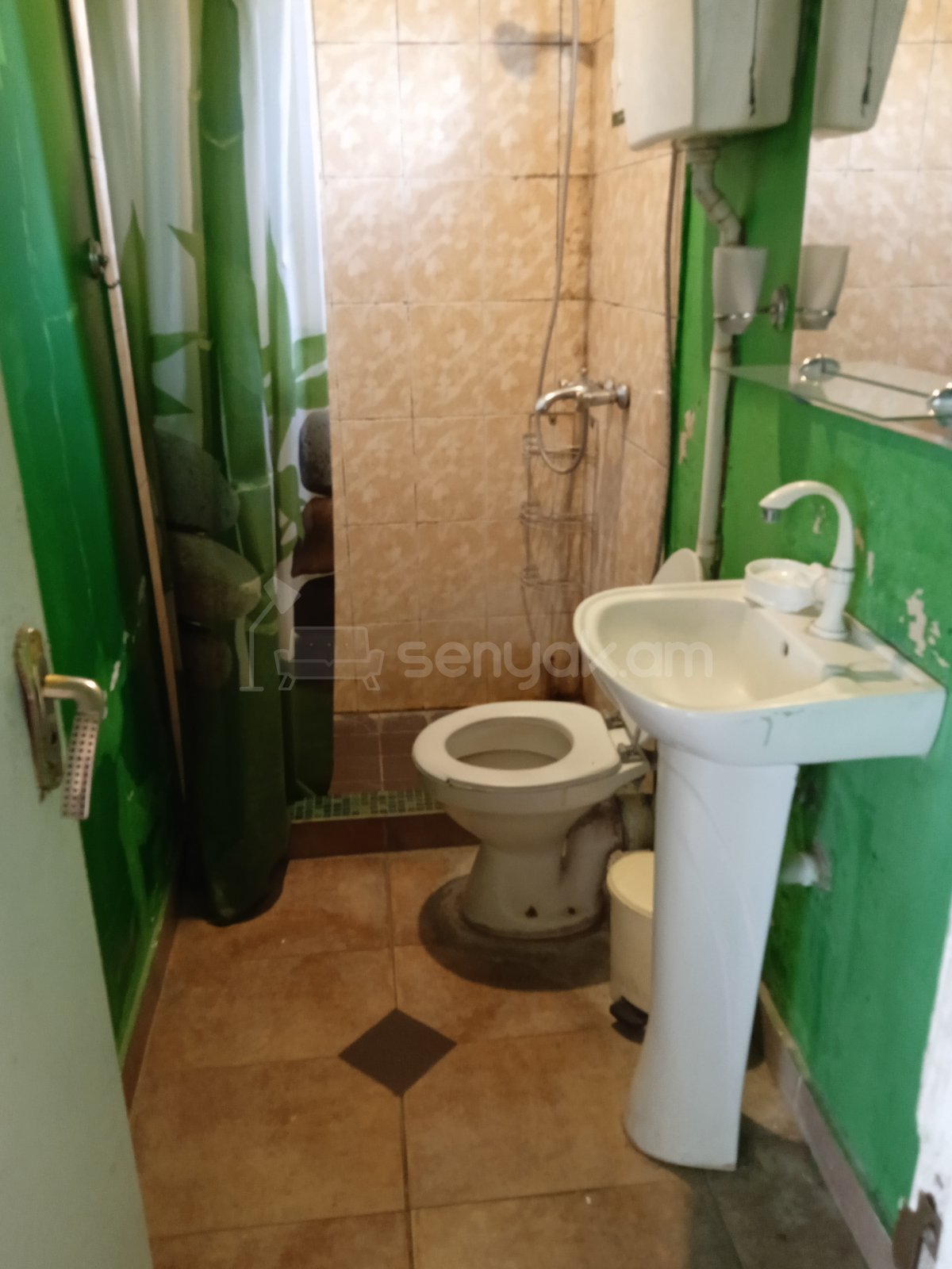 3 Սենյականոց Բնակարան Քարե Շենքում, 65քմ, 3/5 հարկ, Նորմալ Վիճակում, Կահավորված