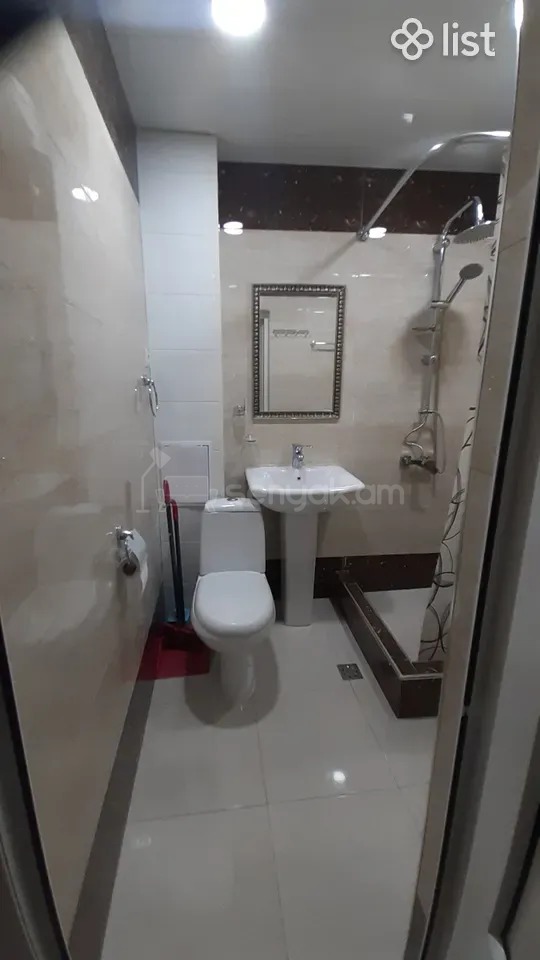 2 Սենյականոց Բնակարան Քարե Շենքում, 42քմ, 3/5 հարկ, Կապիտալ Վերանորոգված, Կահավորված