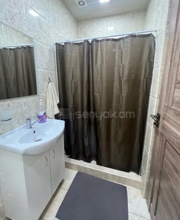 2 Սենյականոց Բնակարան Քարե Շենքում, 90քմ, 1/4 հարկ, Կապիտալ Վերանորոգված, Կահավորված