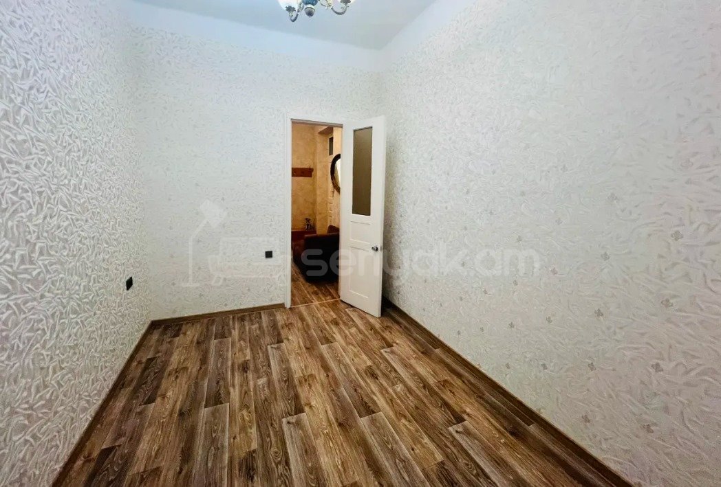 3 Սենյականոց Բնակարան Քարե Շենքում, 90քմ, 2/4 հարկ, Կապիտալ Վերանորոգված, Մասամբ Կահավորված