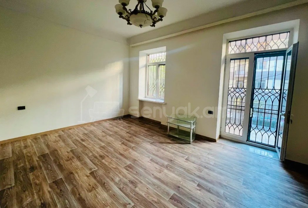 3 Սենյականոց Բնակարան Քարե Շենքում, 90քմ, 2/4 հարկ, Կապիտալ Վերանորոգված, Մասամբ Կահավորված