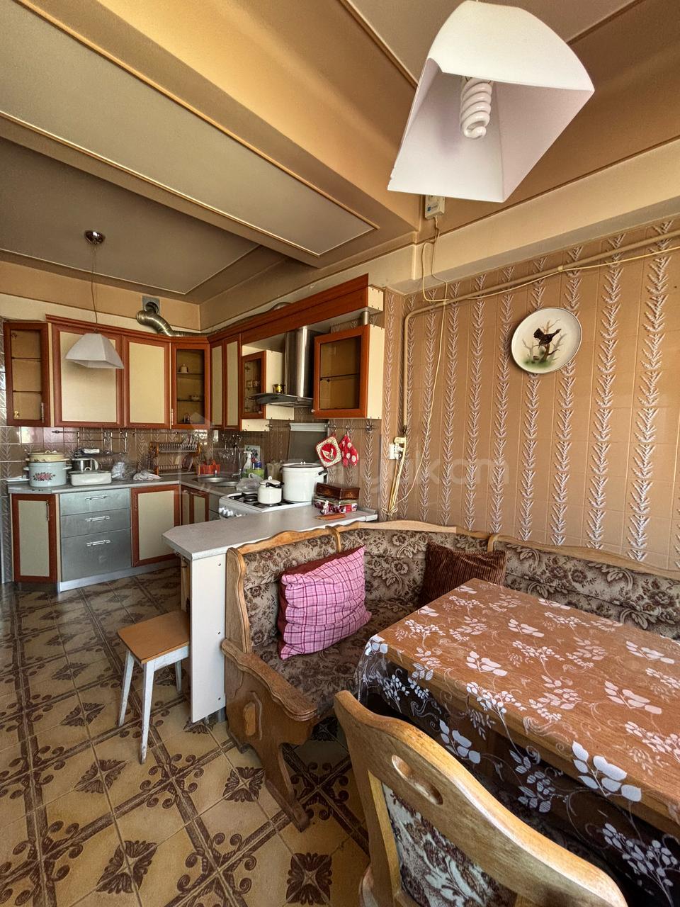 3 Սենյականոց Բնակարան, 92քմ, 9/9 հարկ, Նորմալ Վիճակում