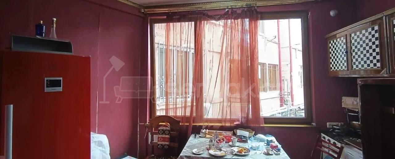 1 Սենյականոց Բնակարան Քարե Շենքում, 46քմ, 2/5 հարկ, Դիզայներական Վերանորոգված, Կահավորված, Արևկող