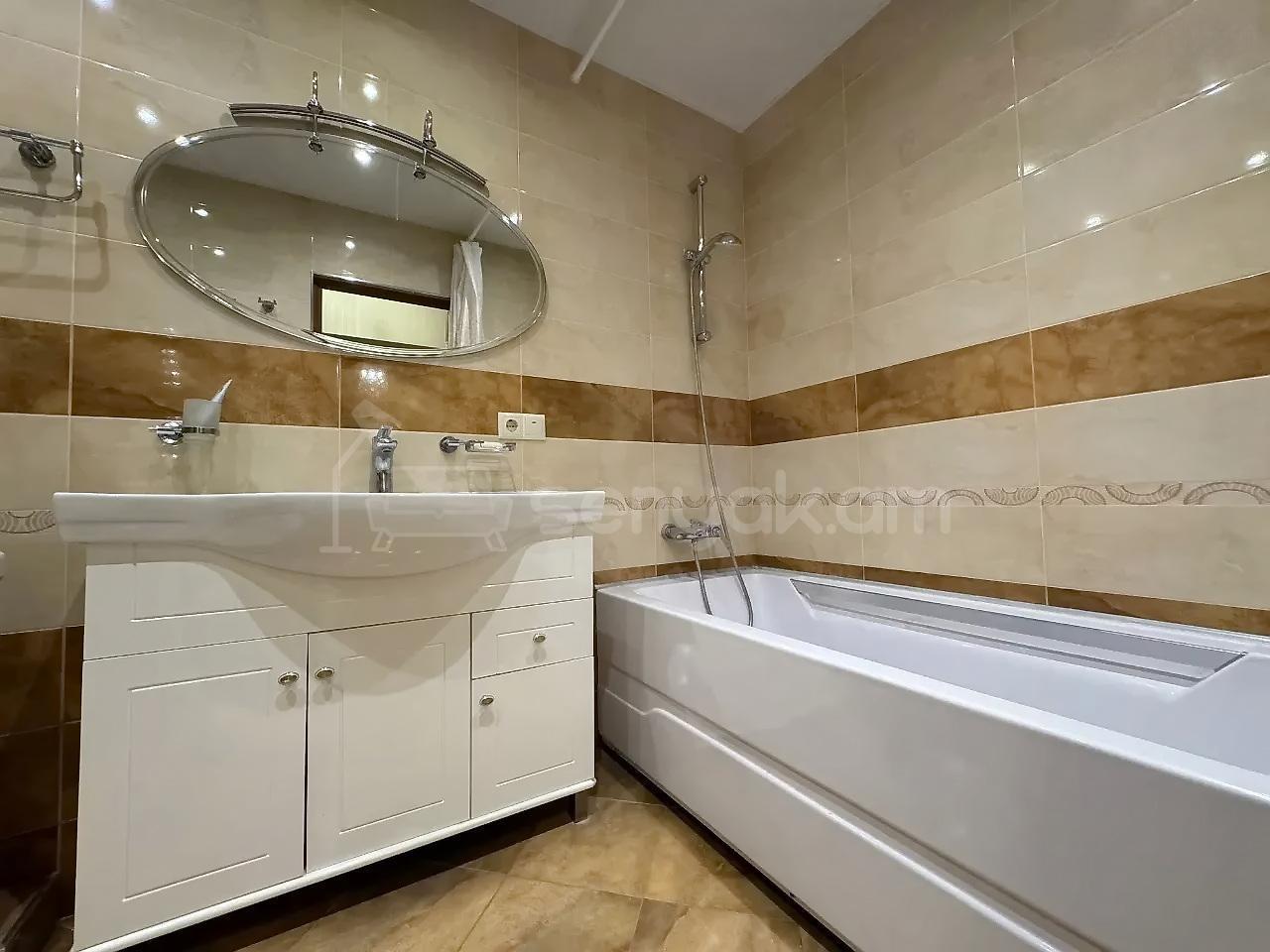 2 Սենյականոց Բնակարան Քարե Շենքում, 60քմ, 3/5 հարկ, Կապիտալ Վերանորոգված