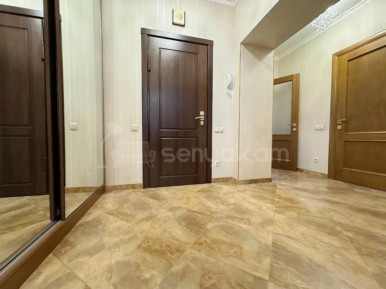 2 Սենյականոց Բնակարան Քարե Շենքում, 60քմ, 3/5 հարկ, Կապիտալ Վերանորոգված