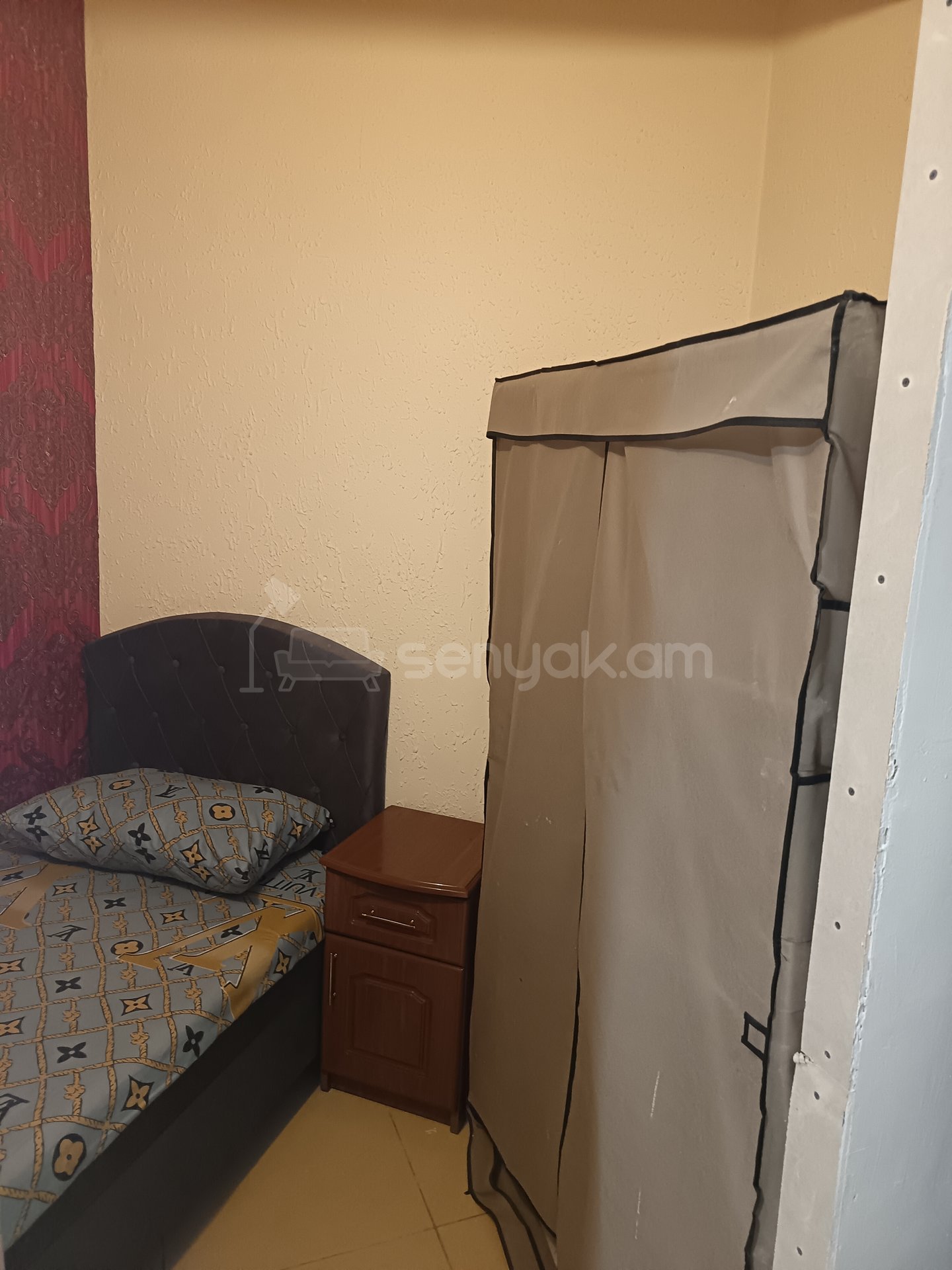 Սենյակ 10քմ, 1/3 հարկ