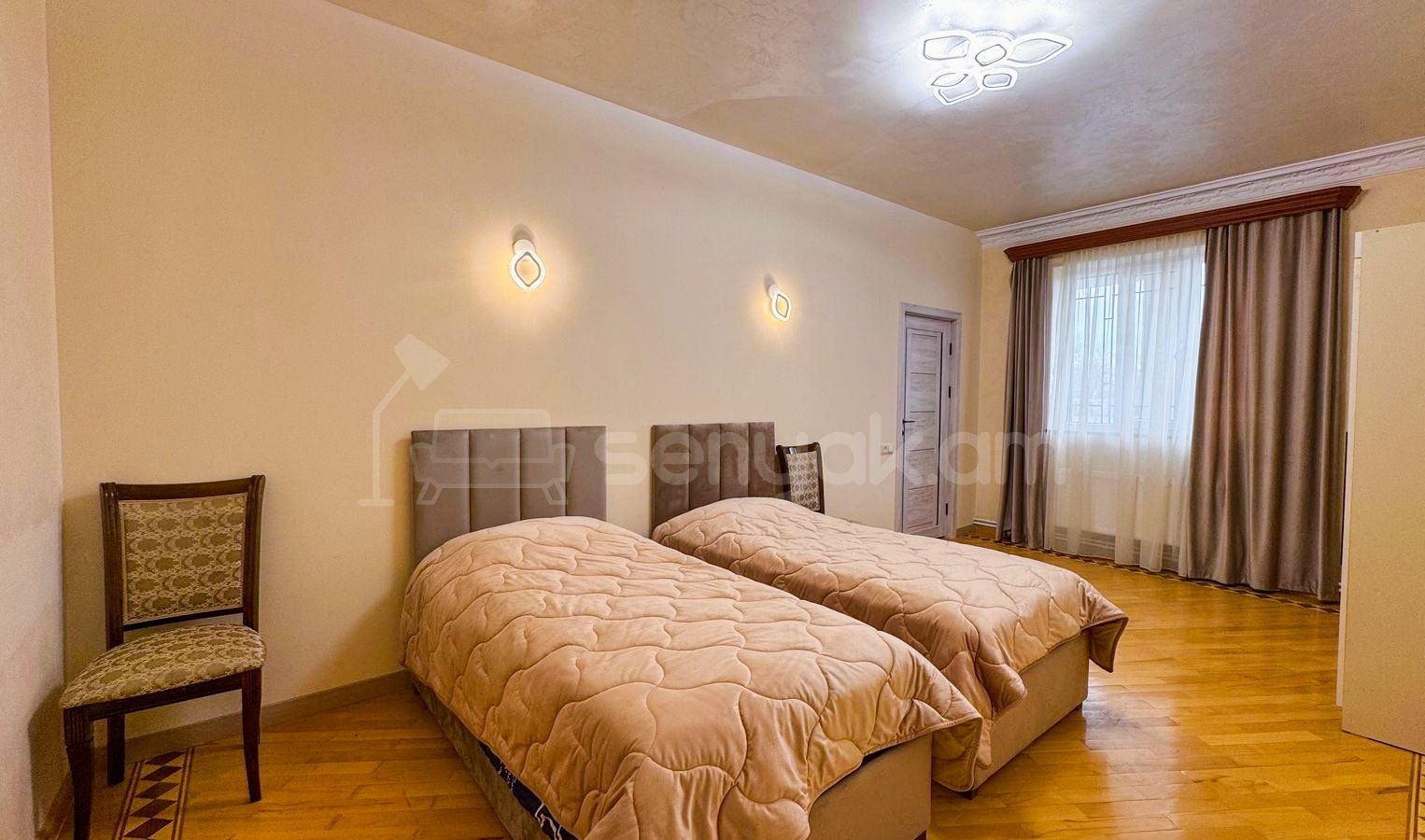7 Սենյականոց Շքեղ Առանձնատուն, 200քմ, Լողավազանով