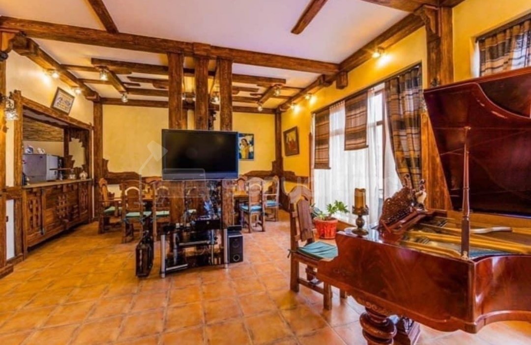 6 Սենյականոց Շքեղ Առանձնատուն, 200քմ, Լողավազանով