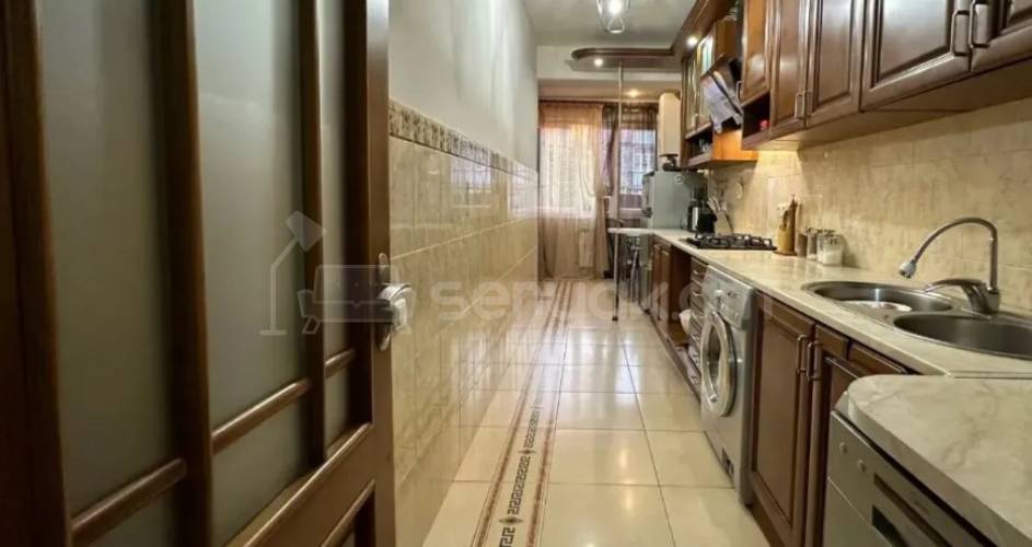 3 Սենյականոց Բնակարան Քարե Շենքում, 76քմ, 2/5 հարկ, Կապիտալ Վերանորոգված