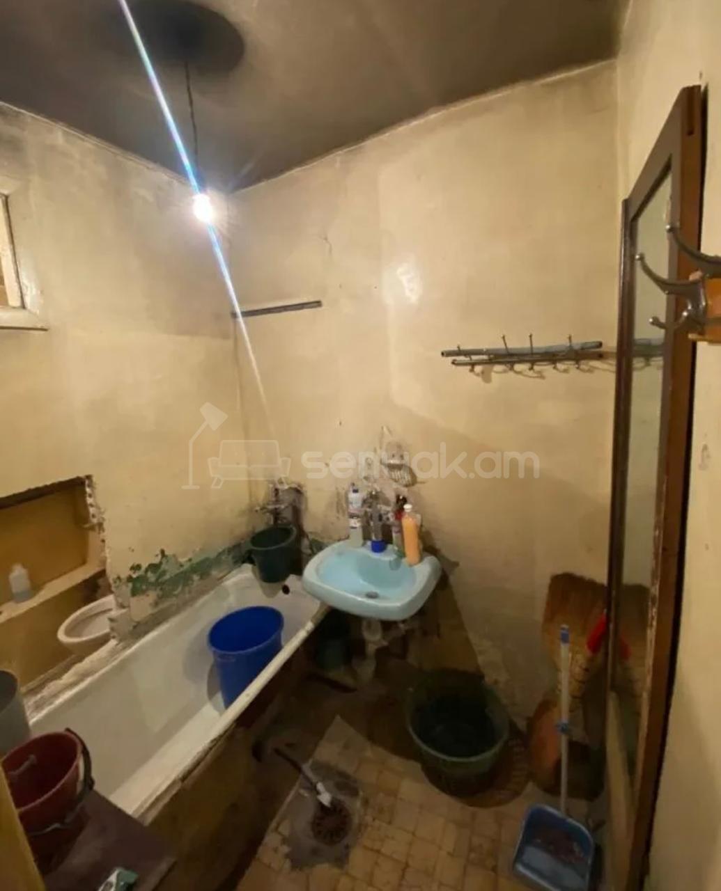 2 Սենյականոց Բնակարան Քարե Շենքում, 56քմ, 5/5 հարկ, Պետական Վիճակում