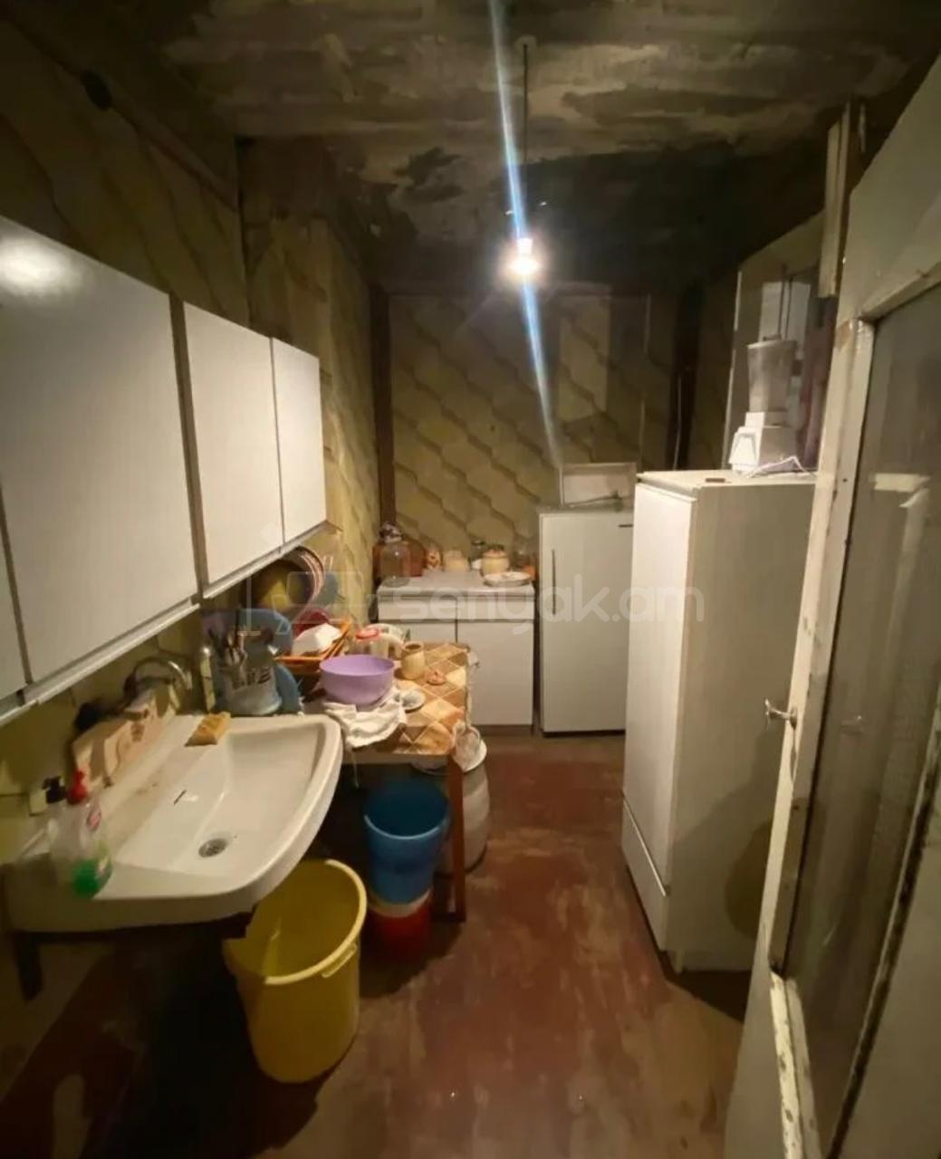 2 Սենյականոց Բնակարան Քարե Շենքում, 56քմ, 5/5 հարկ, Պետական Վիճակում
