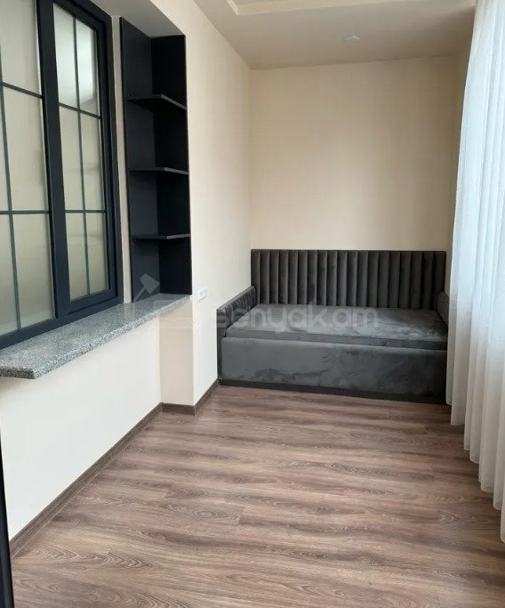 3 Սենյականոց Բնակարան Քարե Շենքում, 50քմ, 5/5 հարկ, Կապիտալ Վերանորոգված, Կահավորված