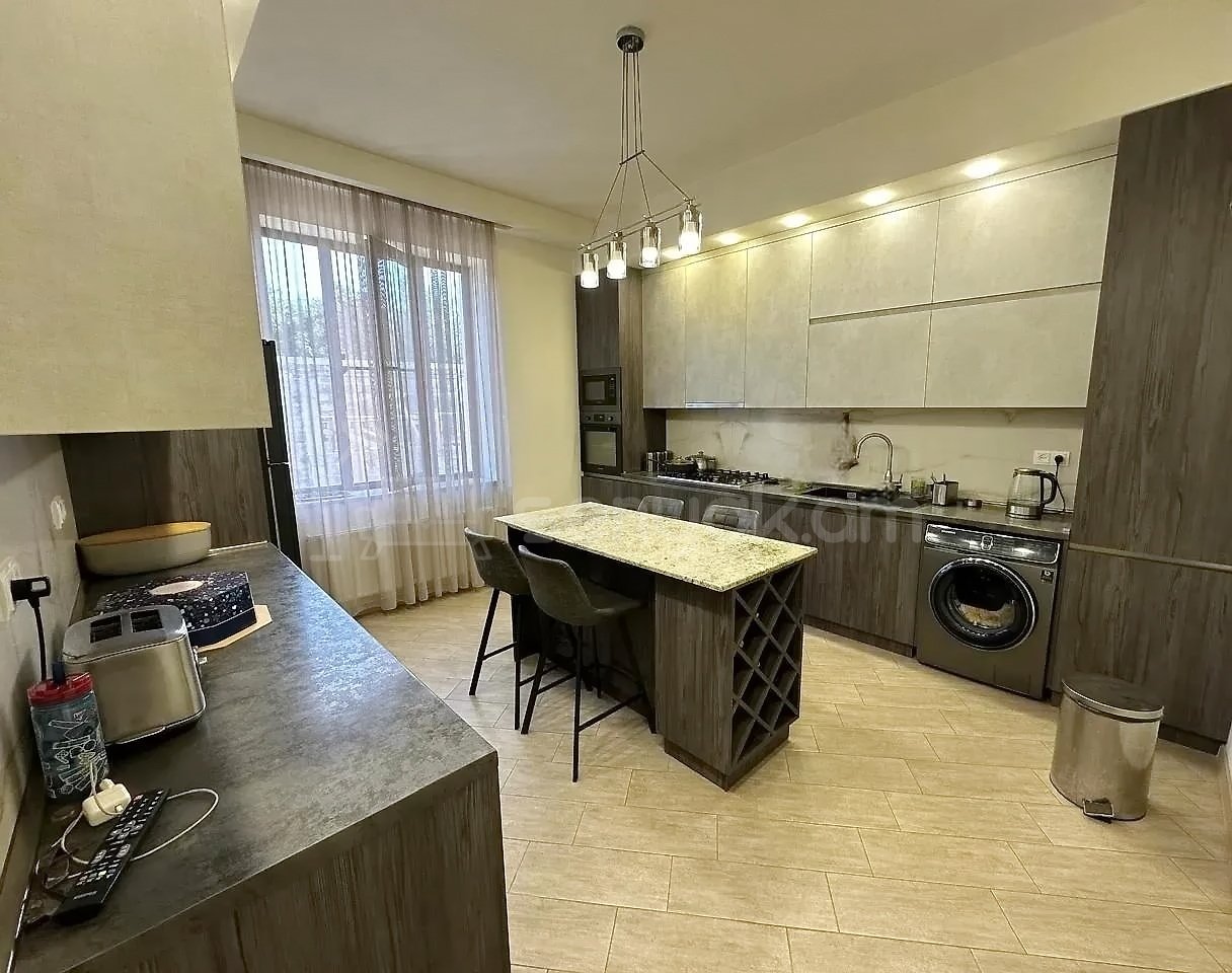 6 Սենյականոց Շքեղ Առանձնատուն, 220քմ, Ավտոտնակով