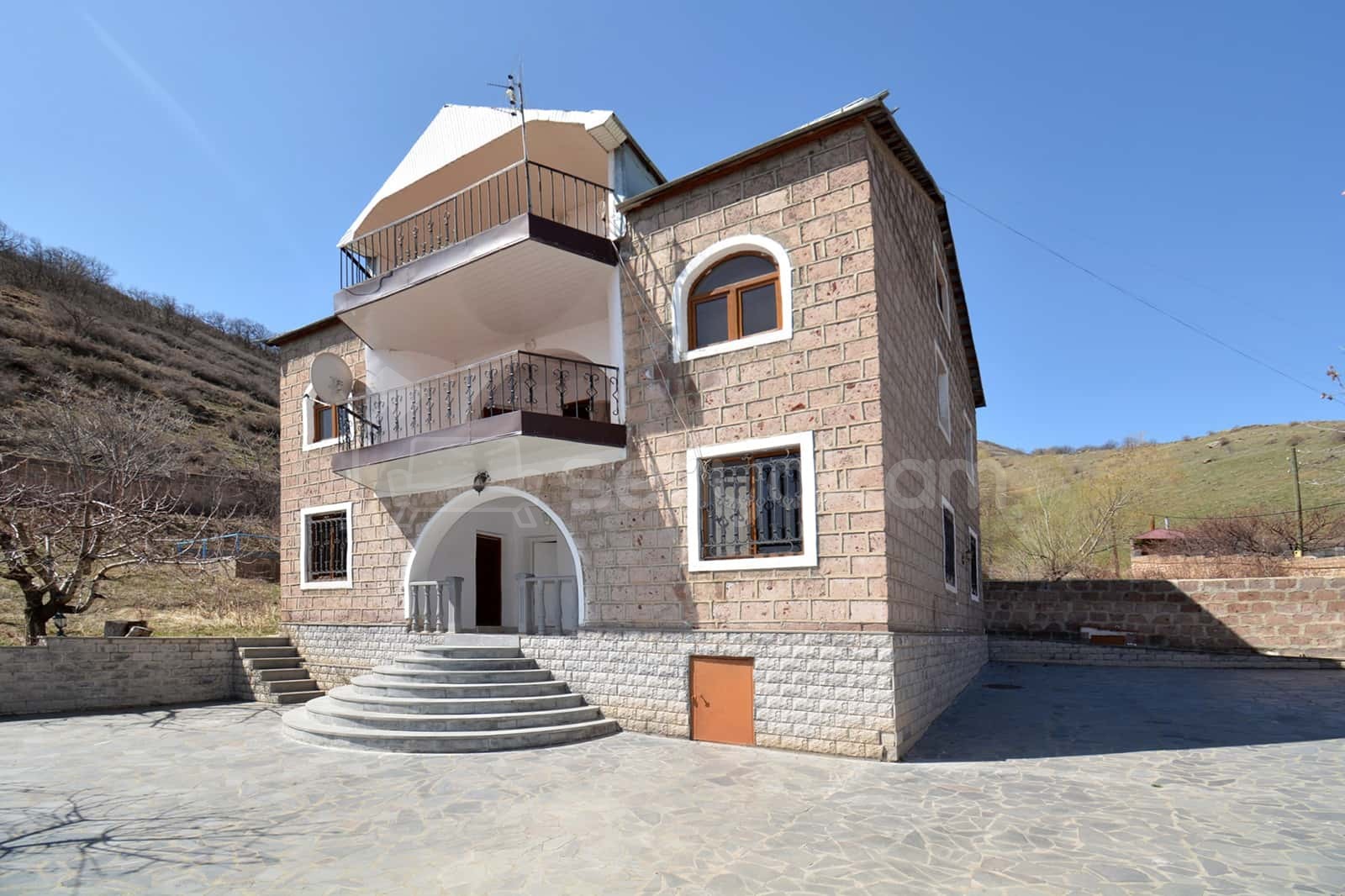 8 Սենյականոց Ամառանոց, 333քմ, Լողավազանով, Ավտոտնակով