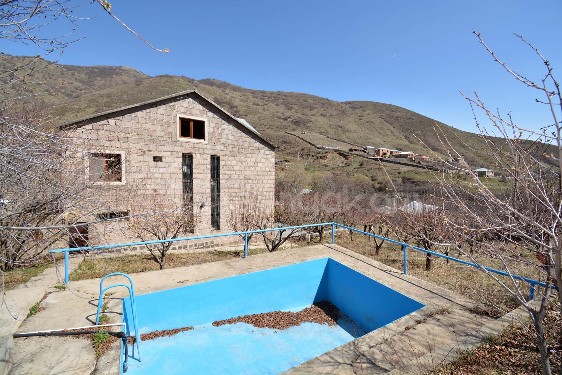8 Սենյականոց Ամառանոց, 333քմ, Լողավազանով, Ավտոտնակով
